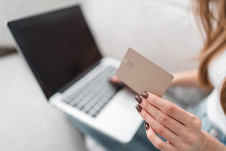 Ezzel a trükkel verik át a magyarokat az online csalók