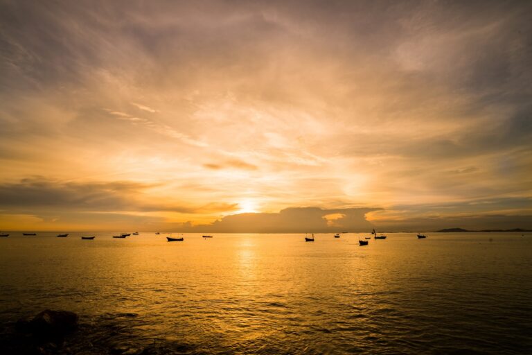 Rendkívüli helyzet állt elő – legalább 100 ember eltűnt egy hajó elsüllyedése után