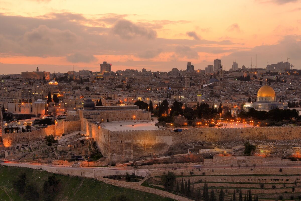 Rendkívüli helyzet – rakéták indultak Izrael felé Iránból kedd hajnalban