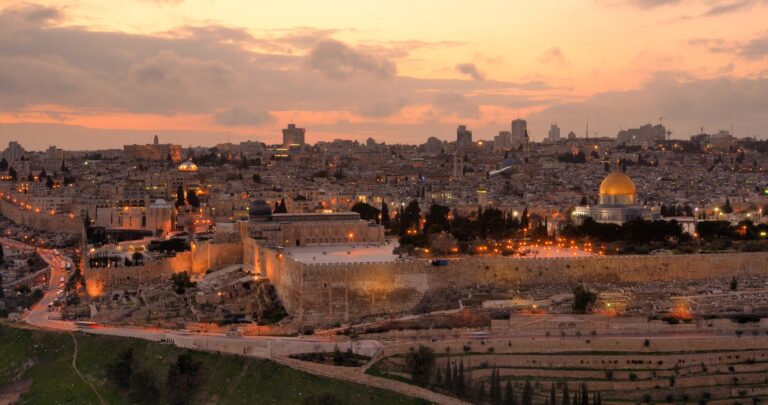 Rendkívüli helyzet – rakéták indultak Izrael felé Iránból kedd hajnalban