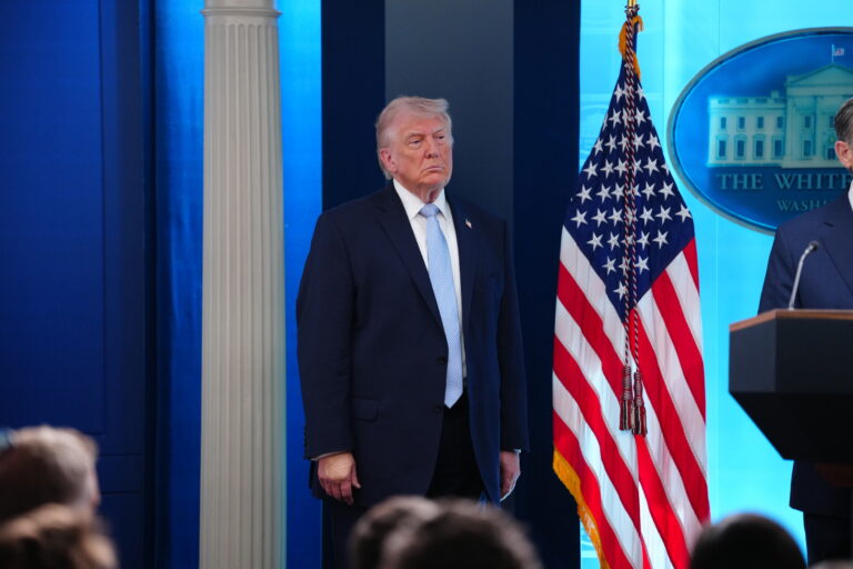 Az USA bejelentette, jobb, ha az irániak még ki sem mennek az utcára