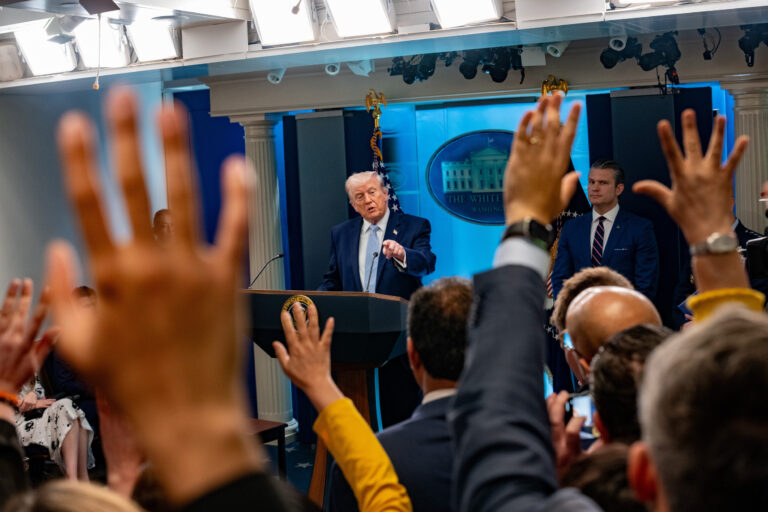 Példátlan iráni bevetésről számolt be az USA – kevésen múlt a tragédia