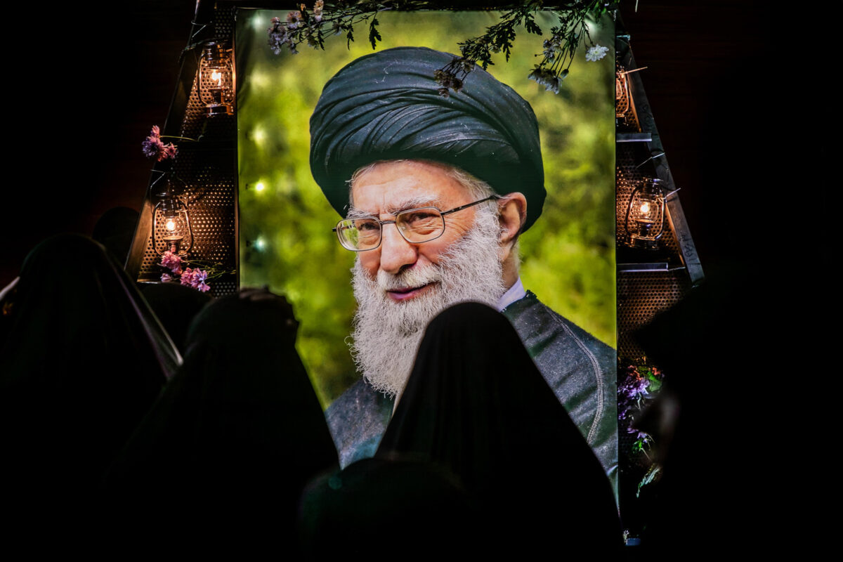 Izrael akkora csapást mérne Iránra, amit még nem láttunk – az USA jelzésére várnak