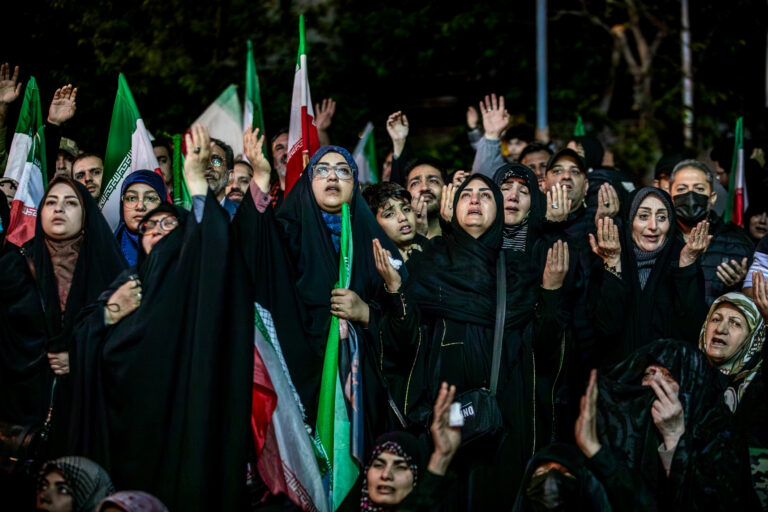 Példátlan támadást helyezett kilátásba Irán – az USA már bekészíthette a bombákat