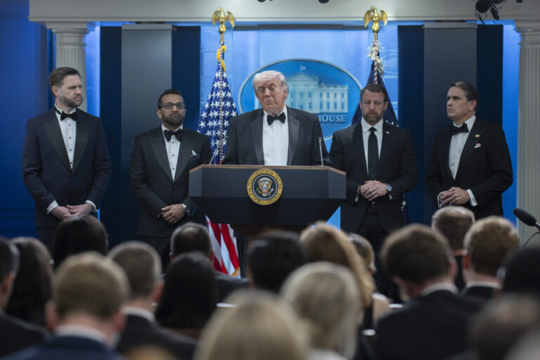 Váratlan közleményt adott ki Donald Trump a merényletkísérlet után vasárnap