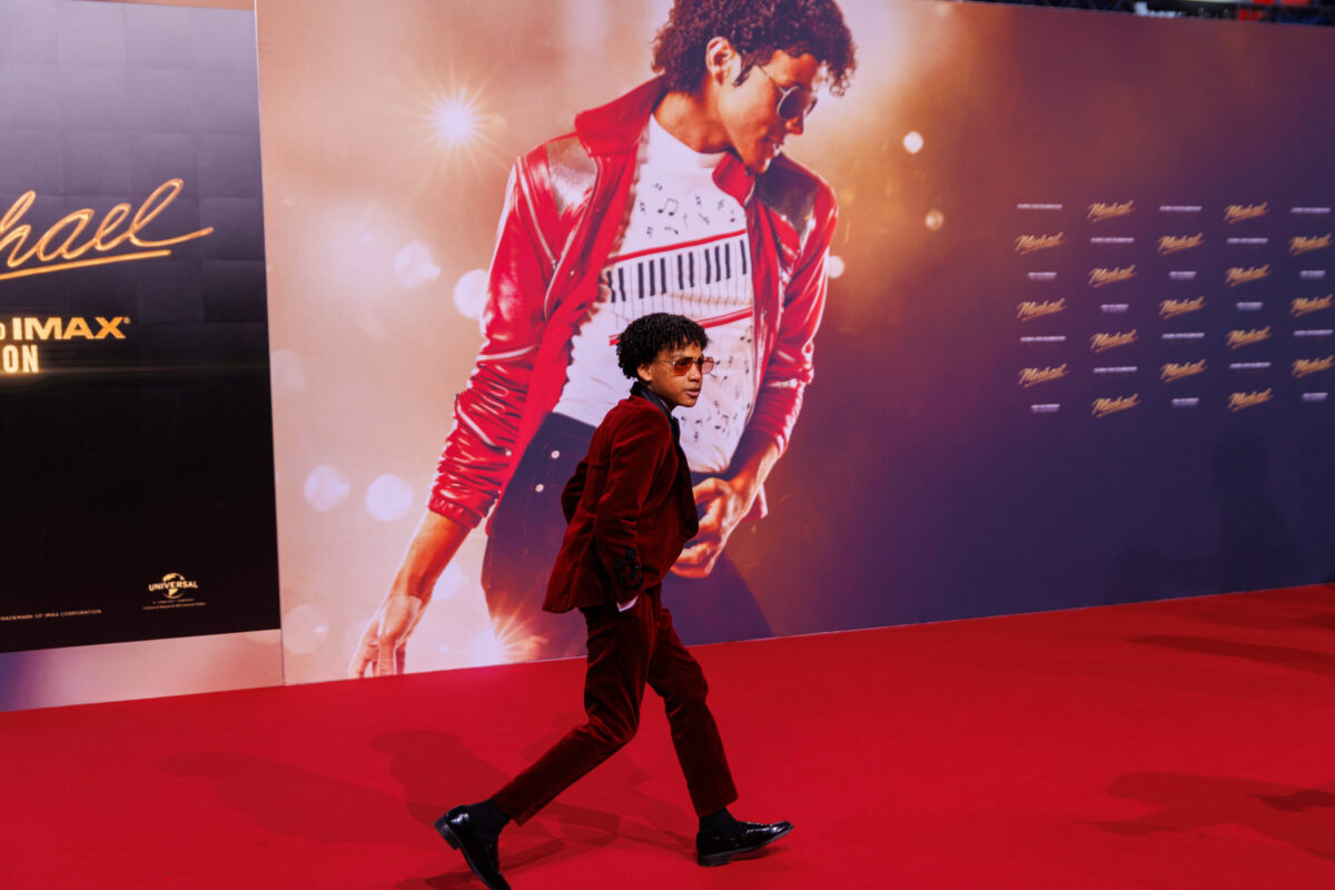 Gyenge kritikák mellett is milliók nézik a Michael Jackson-filmet