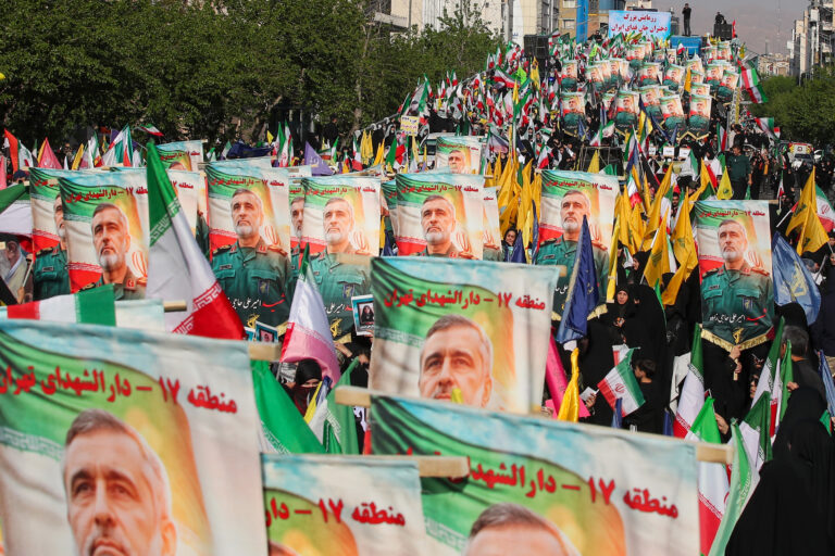 Teljesen elborulhat Irán – már minden hajó visszafordult