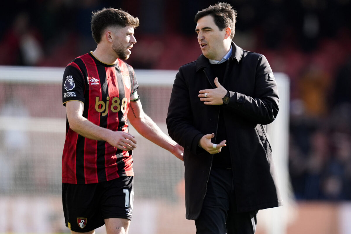 A Chelsea és a Manchester United is ezt az edzőt akarja