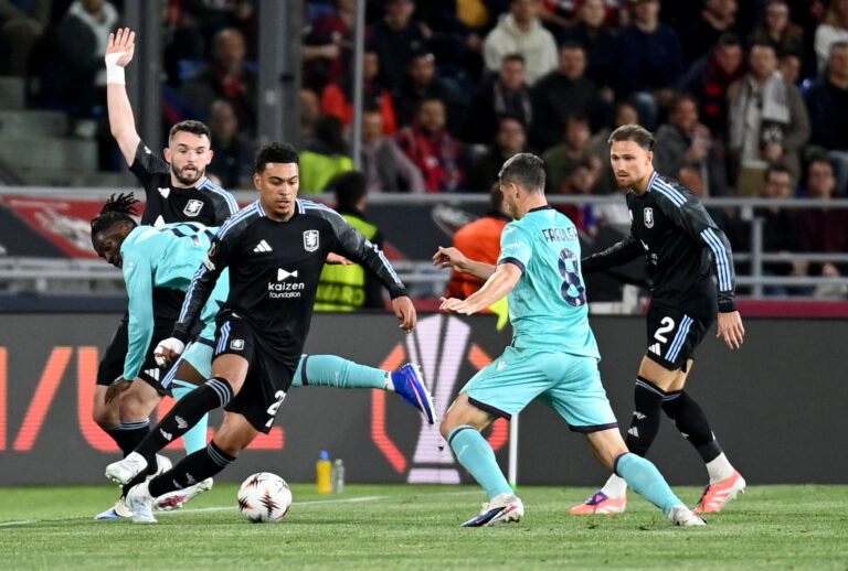 A Manchester United 90 millió euróért igazolna játékost