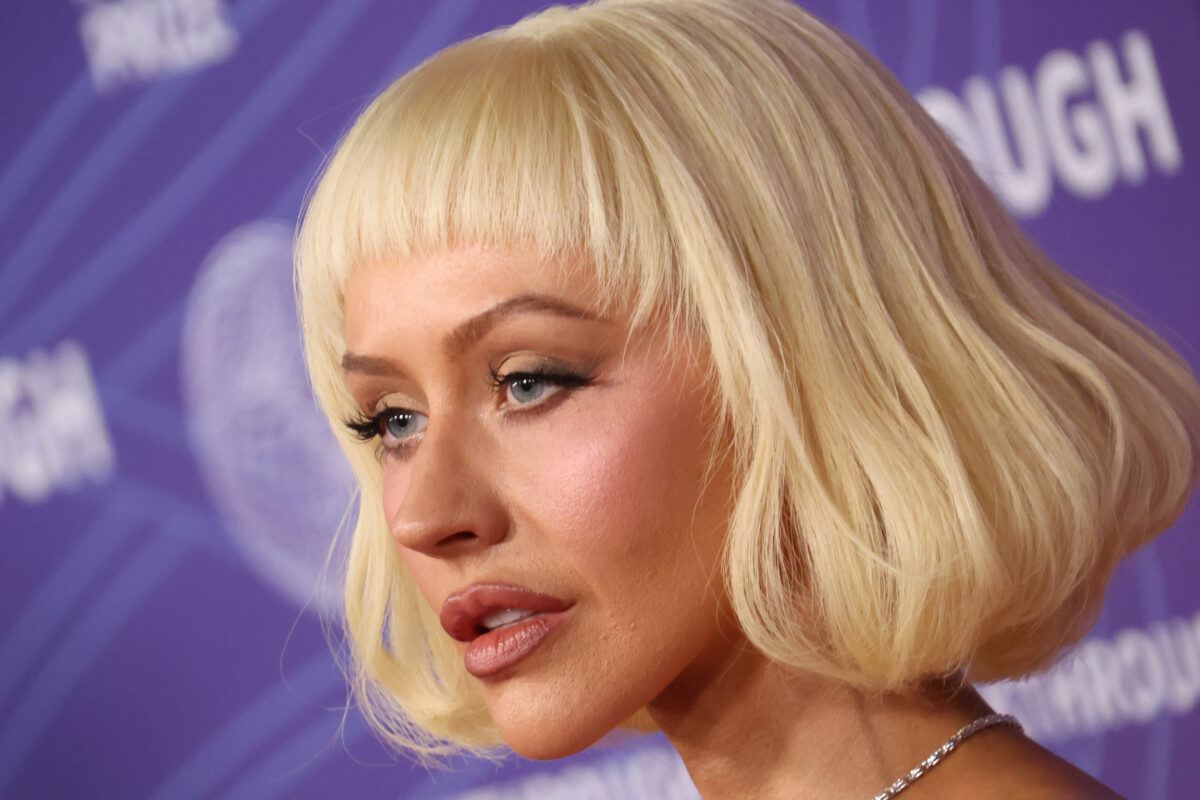 Alig lehet felismerni a híres énekesnőt – igazi álomnőként lépett elő