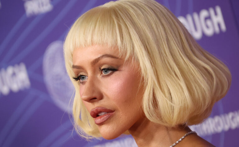 Alig lehet felismerni a híres énekesnőt – igazi álomnőként lépett elő