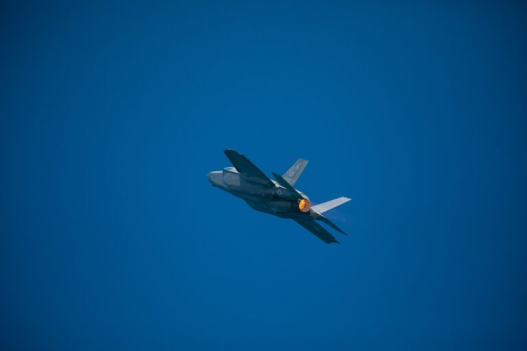 Irán már pénzt kínál az eltűnt amerikai pilótákért – feszült a helyzet