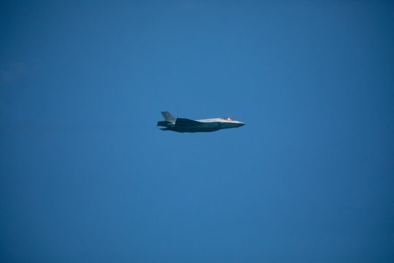 Újabb csapást mértek Irán szívére – sorra csapódnak be a rakéták