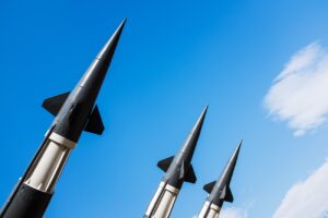 Óvóhelyekre küldték a lakosságot Izraelben – megindultak az iráni rakéták