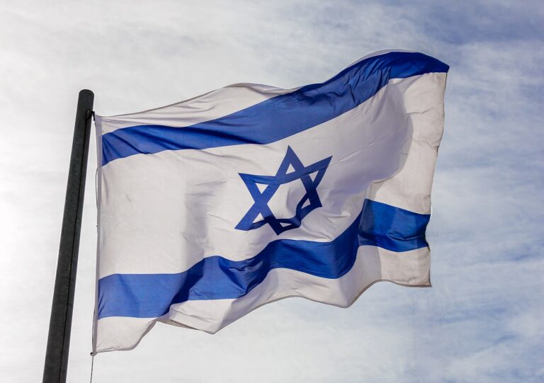 Irán nem ismer határokat – kilőtték a rakétákat Izraelre