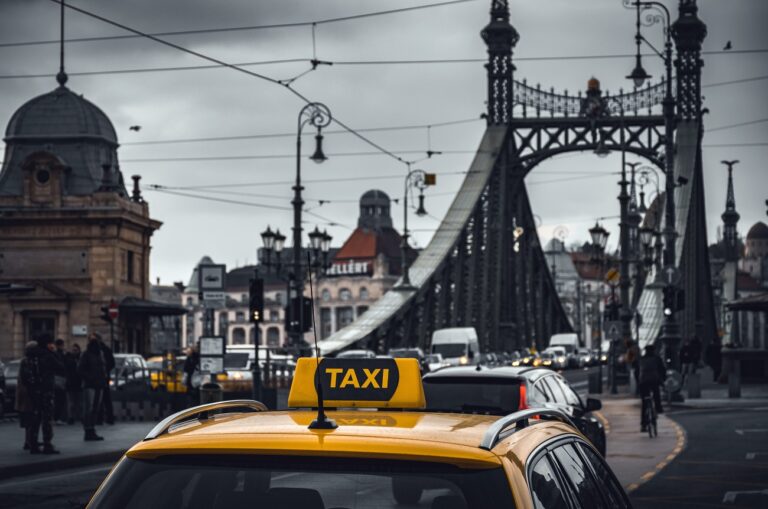 Ingyenes parkolás jön, de sokakat érhet meglepetés Budapesten