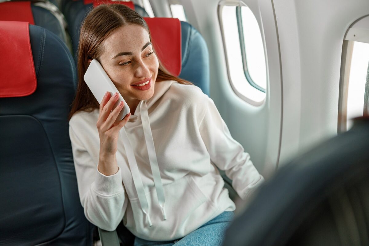 Mobilozás internet nélkül – bevált módszerek repülőn