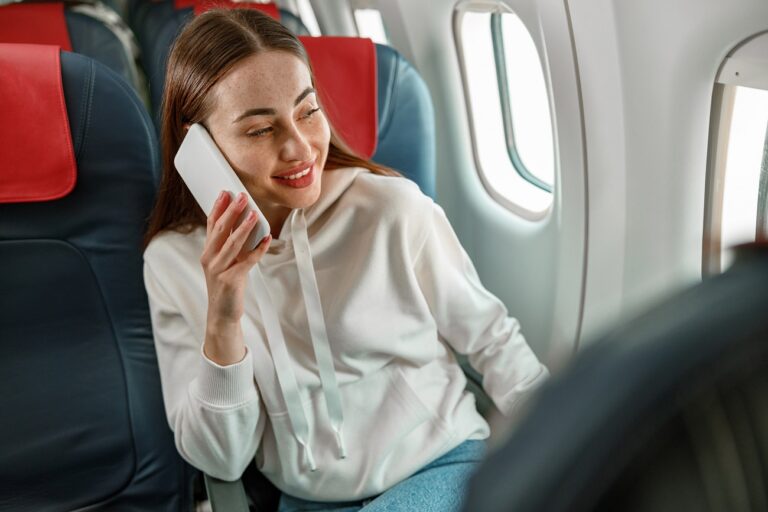 Mobilozás internet nélkül – bevált módszerek repülőn