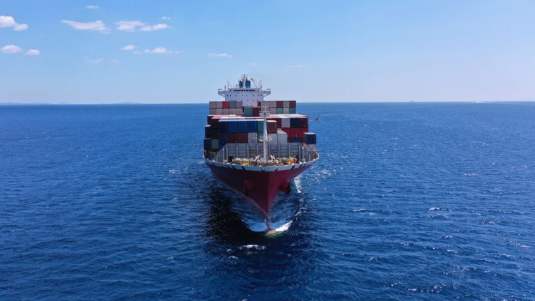 Már csak ez hiányzott – lövések dördültek el a Hormuzi-szoros