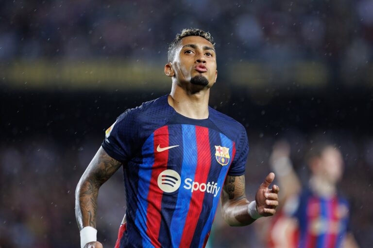100 millió euróért elengedheti Raphinhát a Barcelona