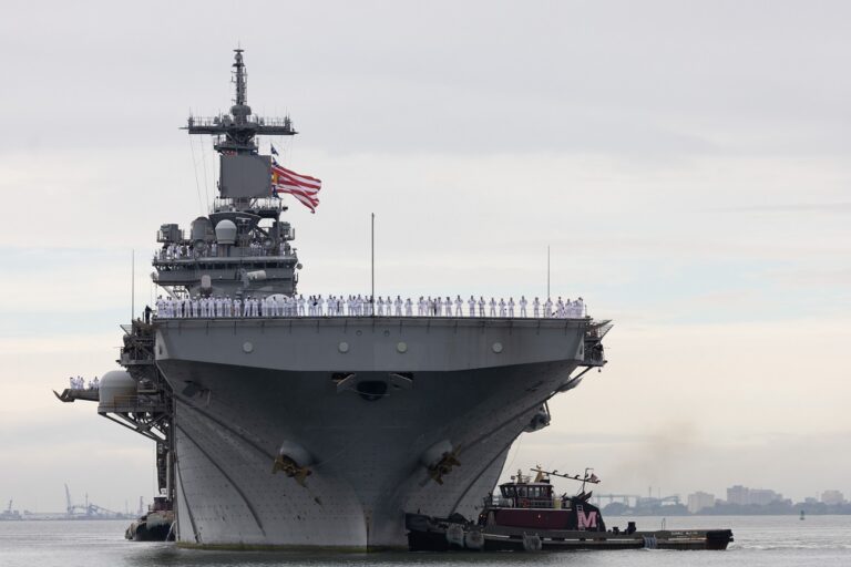 Rendkívüli helyzet – Irán rakétákat lőtt az USA hatalmas hadihajójára