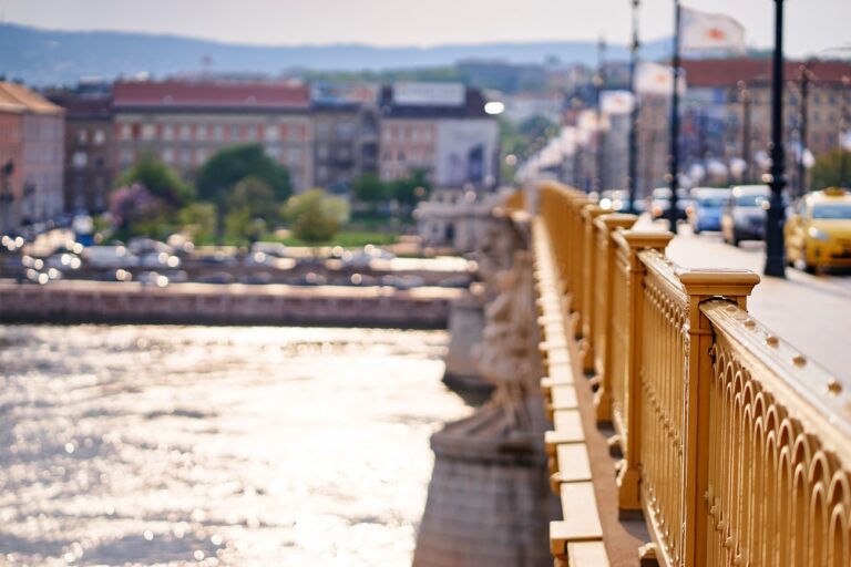 Fontos figyelmeztetés jött – szombaton átalakul a budapesti közlekedés