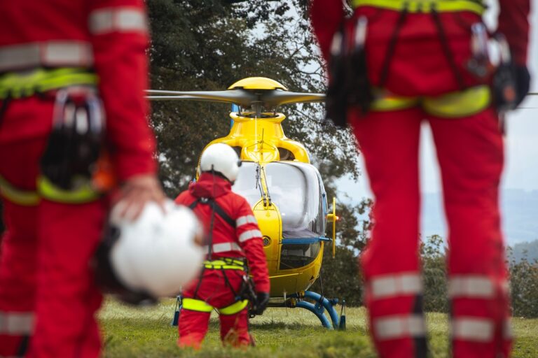 Azonnali riasztást kaptak a mentők – már mentőhelikoptert is küldtek