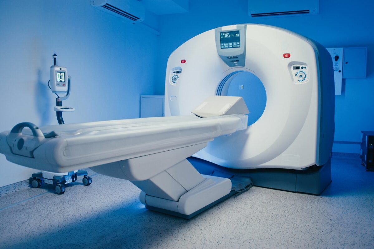 Példátlan tragédia a klinikán – fém nyaklánc miatt halt meg egy férfi az MRI-ben