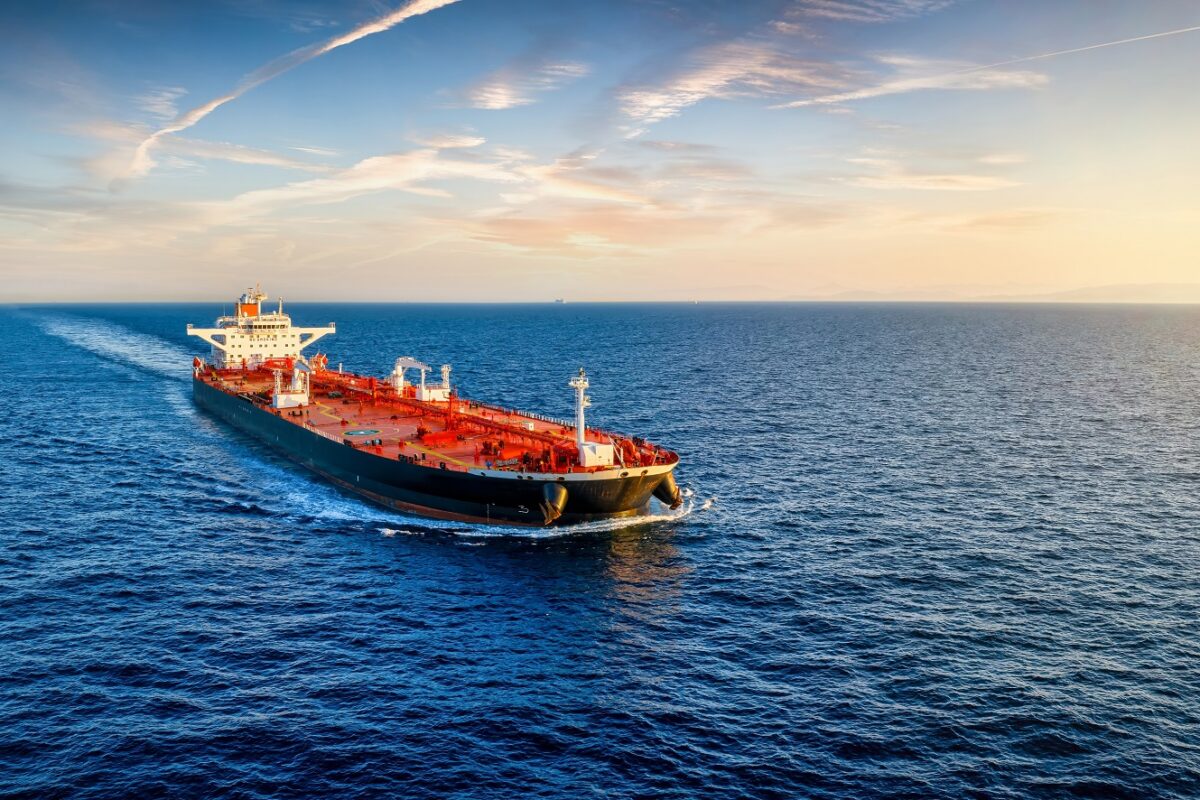 Rendkívüli fenyegetés – Irán kész darabokra lőni egyes hajókat a Hormuzi-szorosnál