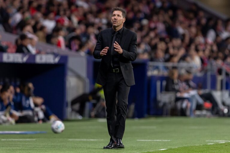Óriási ajánlatok érkeztek, döntés előtt az Atlético edzője