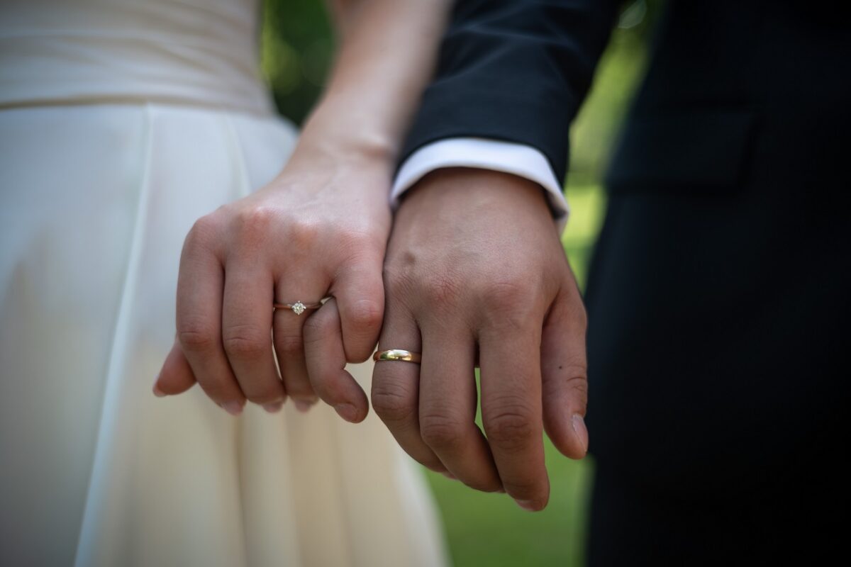 Amit ez a megőrült sógornő tett az oltár előtt, arra senki sem számított