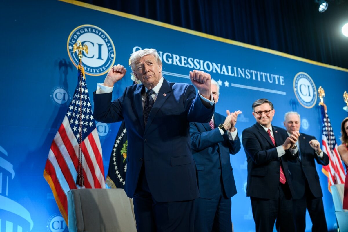 Rendkívüli üzenet érkezett hajnalban Donald Trump-tól – ebből nagy baj is lehet