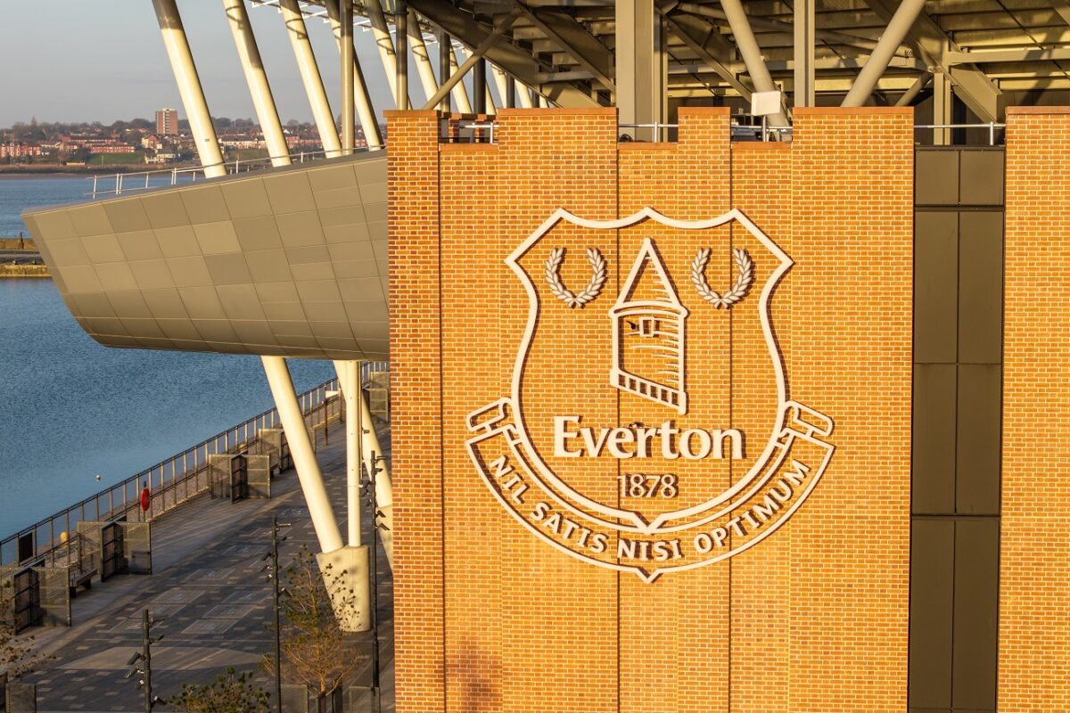 A városi riválistól csábítaná el új sztárját a Liverpool