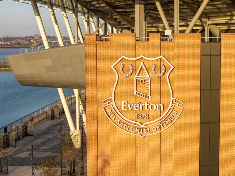 A városi riválistól csábítaná el új sztárját a Liverpool