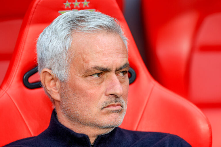 Ajánlatot kapott Mourinho, de vasárnapig nem foglalkozik vele