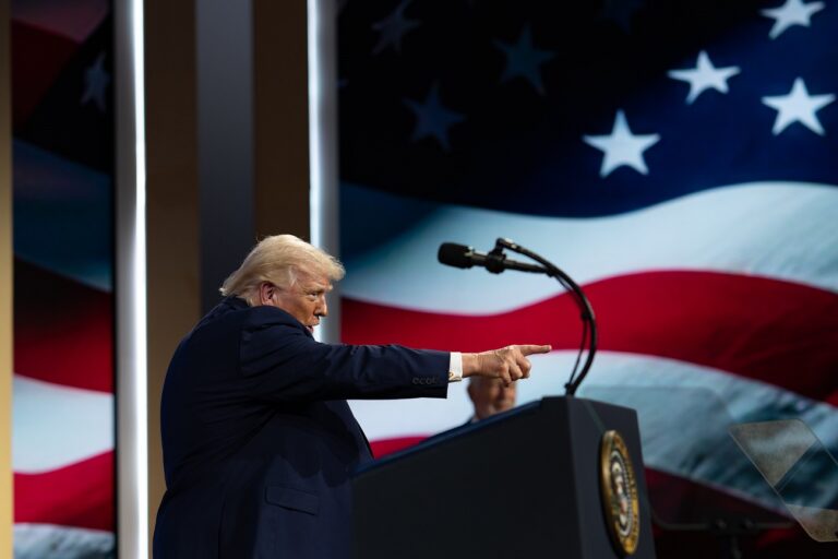 Donald Trump kiadta a rendkívüli parancsot – 15 ezer amerikai katonát mozgósítanak