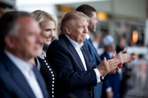 Példátlan és történelmi támadásra készülhet az USA – a célpont is megvan
