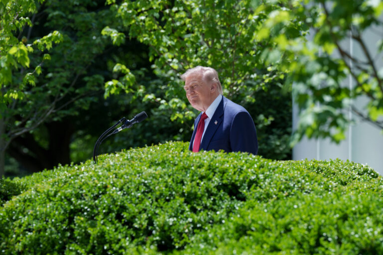 Donald Trump dühöng, rettentő ideges