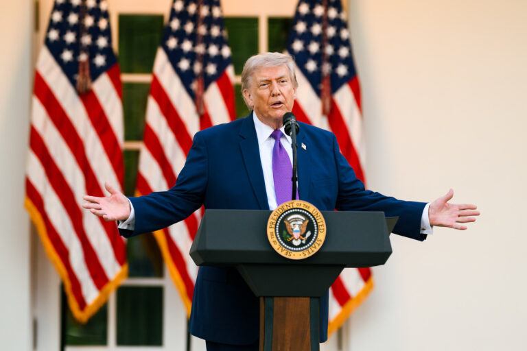 Botrányos jelenetek zavarták meg Donald Trump pekingi csúcstalálkozóját