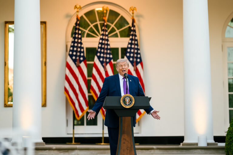 Rendkívüli ülést hívott össze Donald Trump – hatalmas csapást indíthat az USA