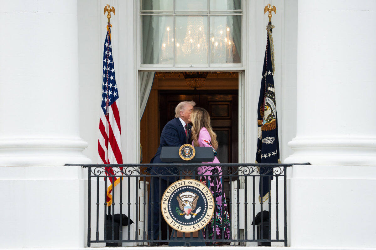 Donald Trump kirúgta az egyik legfontosabb emberét, akiről utána kiderült, rákos