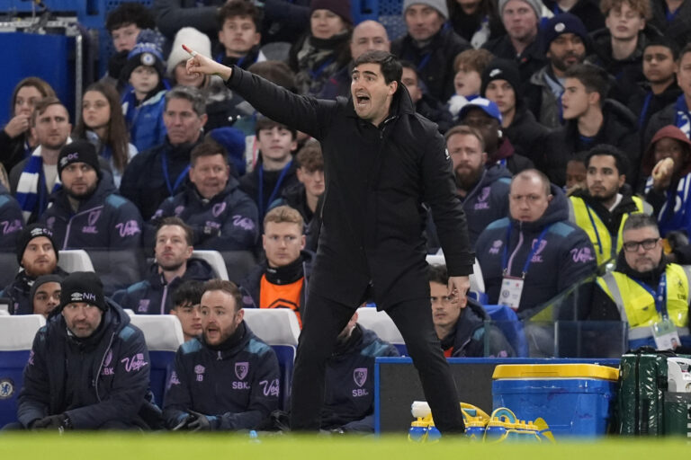 Csapatot vált az egyik legjobb futballedző – a Chelsea is érdeklődött