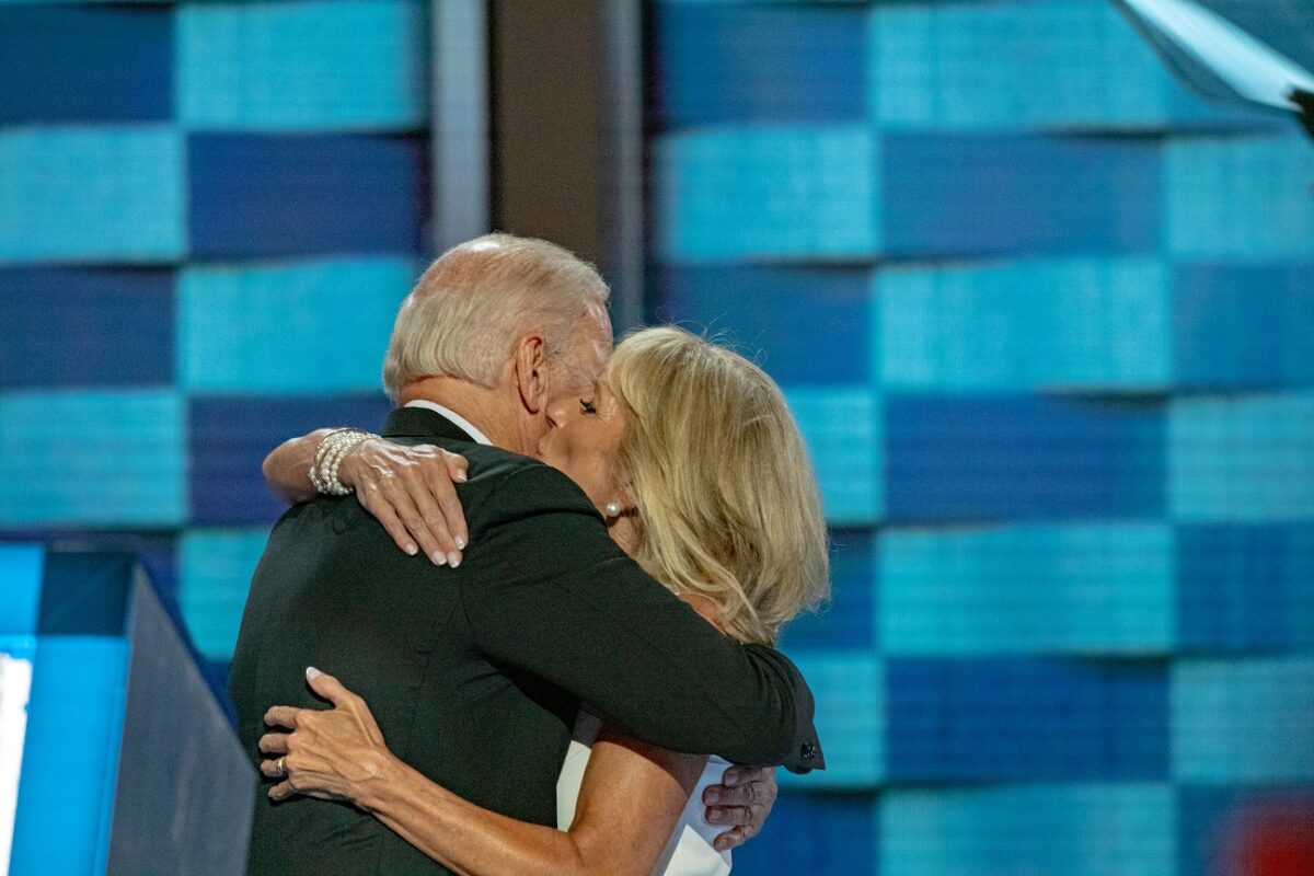 Elkezdett kitálalni Joe Biden felesége – érik az újabb botrány