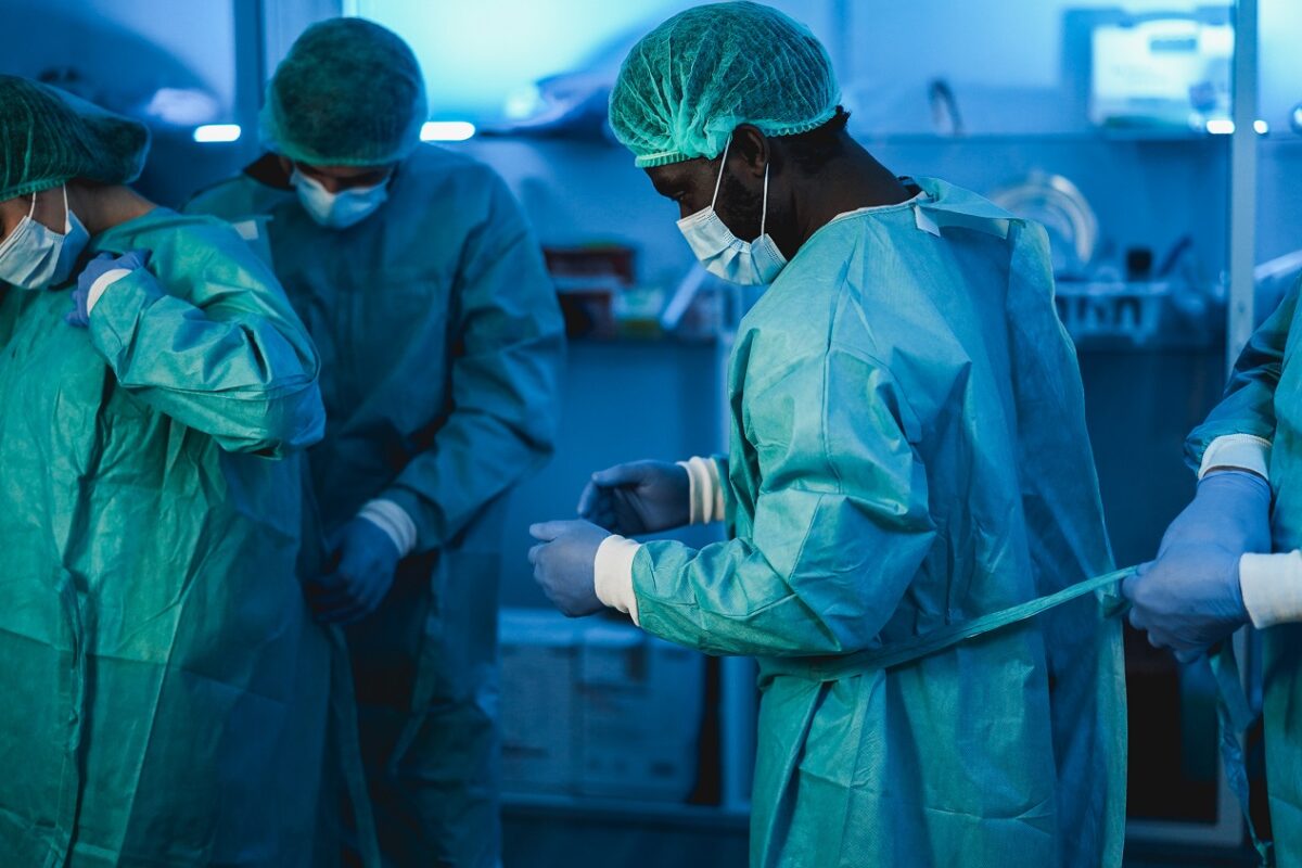 Versenyfutás az idővel a halálos ebola-vírus árnyékában Afrikában