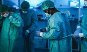 Versenyfutás az idővel a halálos ebola-vírus árnyékában Afrikában