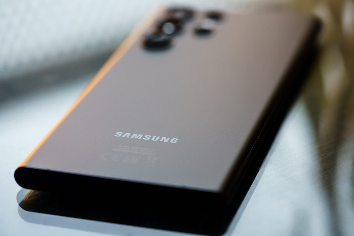 Óránként akár 1 százalékot is merülhet a Samsung telefonod, ha így használod