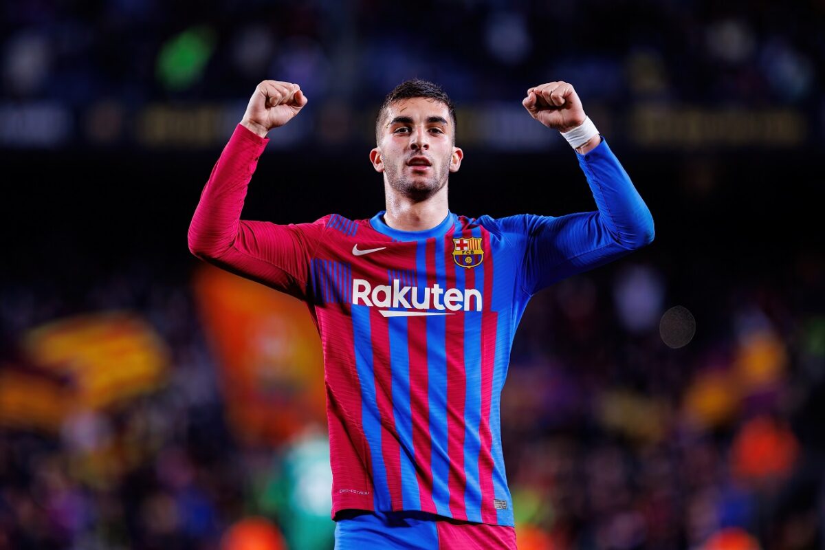 Komoly ajánlat érkezett, változhat a Barcelona nyári terve