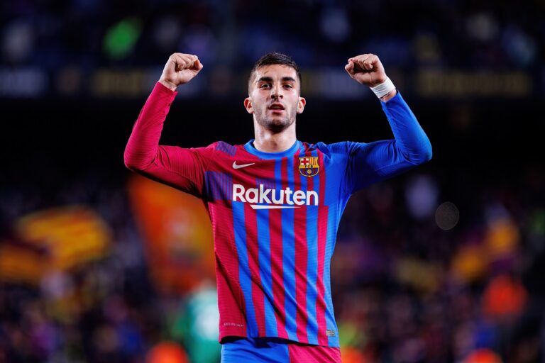 Komoly ajánlat érkezett, változhat a Barcelona nyári terve