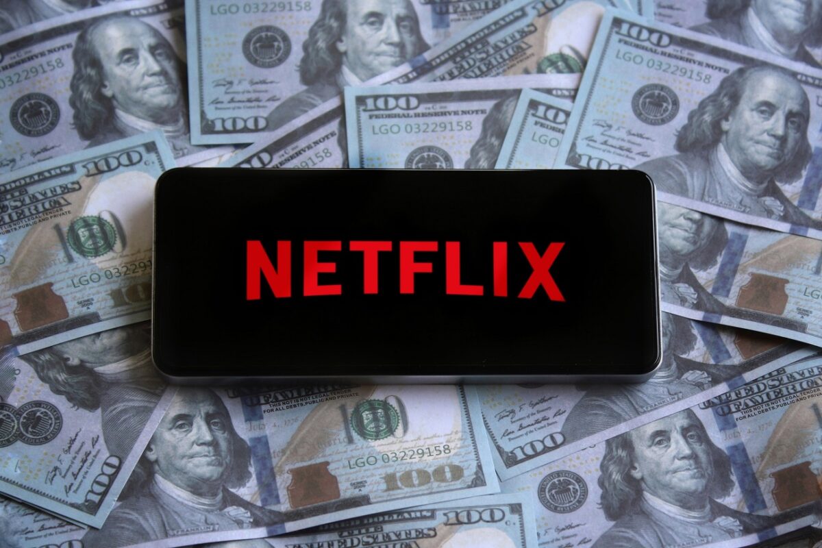Komoly bajba kerülhet Affleck és Damon a Netflix-rekord után