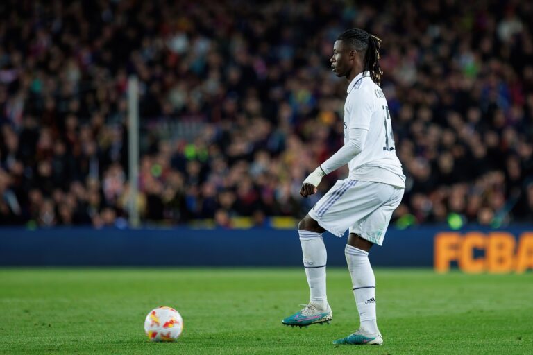 A Tottenham 45 millió eurót kínál Camavingáért, a Real Madrid már mérlegel